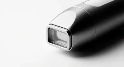 Gros plan sur un appareil d'épilation laser professionnel pour le visage