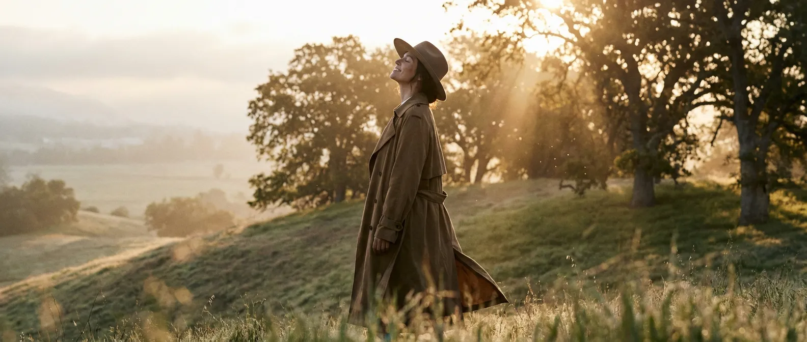 La libération respiratoire après une chirurgie de la cloison nasale Profil d'une personne respirant profondément l'air matinal après une septoplastie réussie